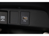 USBジャックも搭載。車内で音楽再生だけではなくスマートフォン等の機器へ充電可能です♪
