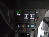 パーキングセンサーや横滑りを防ぐVSA等のスイッチ類は運転席の右側、手の届きやすい位置にあります。