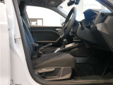 (運転席/助手席)長時間のドライブでも疲れにくい少し固めのシートです。全車標準でサイドエアバッグを標準装備しております。