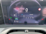 視認性の高いメーターで運転情報を的確に把握できます