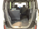 軽い力でサッと倒せるシートアレンジ。急に荷物が増えても、その場でサクッとスペースを広げられます。毎日の『困った』を『助かった』に変える工夫が満載です。