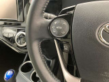 運転中、オーディオの操作をしてて、ハッとしたことはありませんか?ステアリングスイッチは、運転中でもハンドルでオーディオの操作が可能です。安全なドライブをサポートします。