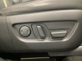 運転席にはパワーシートを装備!シート位置を記憶するメモリー機能付きなのでご夫婦で2名分セットすると便利です♪