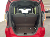 【トランク】積み込みやすくて、たっぷり積める荷室です。シートアレンジできるものは、乗車人数と荷物の量や大きさによってシートを動かすことができるので、より快適なドライブが可能です!