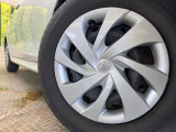 【14インチアルミホイール】外観にマッチしたアルミホイールを装着しております。各種アルミホイールや、スタッドレスタイヤも取扱いしております。是非ご相談ください♪