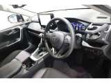 運転席から見たインパネ周りです。シートからはメーターはもちろん、広く周りを見渡せるフロントウィンド&インパネはリラックスして運転に集中することが出来ます!