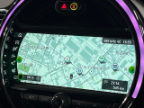 ●純正ナビ:一体感のあるナビは、高級感ある車内を演出してくれます。オーディオ機能も充実しておりますので、運転もより楽しめます♪