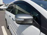ドアミラーにはLEDのウインカーも装備され、対向車への視認性も良く、安全性に優れます