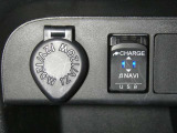 【充電用USB端子】デバイスの充電に便利です。※実際の接続端子は写真で確認or店舗までご気軽にお問合せください♪