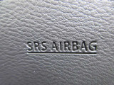 運転席側にSRS二-エアバックシステムを採用 万一の際の安全性を高めました