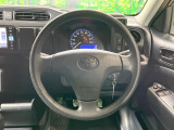 インテリアに合わせたデザインのステアリングは、運転される方のことも考え、運転しやすい形状、大きさです。是非一度、実際に触ってお確かめください。