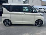 横から見てもスタイリッシュなデザイン、乗り降りもしやすいです。是非、ご試乗ください☆