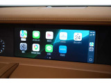 アップルカープレイ搭載されており、使い慣れたiPhoneのナビや音楽アプリをそのまま車のディスプレイで操作していただけます。