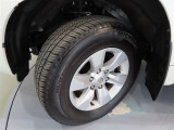 タイヤサイズは265/65/17です。