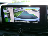アラウンドビューモニター付きです 上から見たイメージで駐車出来ますので車庫入れの苦手な方も楽に駐車出来ます♪