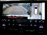 パノラミックビューモニター付きです。車両を上から見たような映像をディスプレイオーディオ画面に表示。運転席からの目視だけでは見にくい、車両周辺の状況をリアルタイムでしっかり確認できます。
