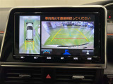 バックカメラ、パノラミックビューモニター付きで視界良好