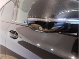 【BMWミラー】視認性の高いスタイリッシュなミラー。自動防眩機能も付いており夜間のドライビングをサポートします。