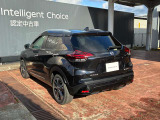 フロントだけでなく、バックソナーも付いてるので駐車時もバッチリ補助してくれます(*^^*)