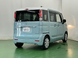 後席の窓には外から車内が見えにくくなるプライバシーガラスを採用。周りを気にせずリラックスして過ごせます