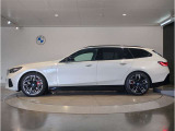 【拘りのFR】BMWが多く採用するFR車。ダイレクトでスポーティな加速感・シャープなハンドリングを実現。縦置きエンジンレイアウトにより、フラットで上質な乗り味です。