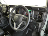 【運転席】運転席周りの画像です。プロの手で隅々までクリーニングしています。ご来店いただき実際に見てみてくださいね☆