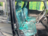 運転席シート廻りは使用感も少なく、良好な状態となっています。前オーナー様が丁寧に使っていたことがよくわかりますね。