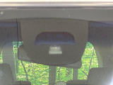 【シティブレーキアクティブシステム】低速走行中に前方の車両等を認識し、衝突しそうな時は警報とブレーキで衝突回避と被害軽減をアシスト。より安全にドライブをお楽しみいただけます。