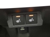 運転席と助手席には寒い時にうれしいシートヒーターが装備されてます。