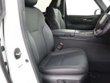 高いホールド性で運転姿勢が安定します。長距離ドライブでも疲れにくいのが魅力です。快適なドライビングライフをお送りください♪