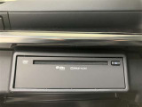 グローブボックス内のDVD&CDプレイヤーです。
