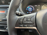 ハンドル左側のスイッチでオーディオの操作が可能なので、運転中でも楽に調整できます(^^♪