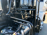 運転席側に工具箱が付いています。