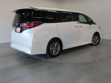室内外はもちろん、ニオイの元となるフロアカーペットまで消臭・除菌を実施。中古車を気持ちよくお乗りいただけるクリーニングサービスです。詳細は販売店スタッフまでおたずねください。