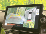 【パノラミックビューモニター】専用のカメラにより、上から見下ろしたような視点で360度クルマの周囲を確認することができます☆死角部分も確認しやすく、狭い場所での切り返しや駐車もスムーズに行えます。