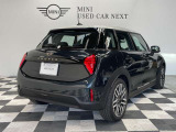MINIを熟知したメカニックによる100項目の点検・整備を行います。不具合箇所、交換時期に達している部品に関しましては、全て当社負担で交換してからのご納車となります。