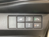 ハンドルの右側にHondaセンシング用のメインスイッチとパワーテールゲートスイッチがついています。パワーテールゲートスイッチは車内からでもテールゲートの開け閉めを電動でできます。