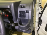 ドリンクホルダーになります。ちょっとした小物を入れるのにも便利です。