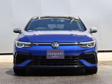 弊社新車販売のワンオーナー車。履歴明確で安心。ラピスブルーメタリックにエッティンガールーフスポイラーを装備!