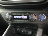 エアコンもオートで空調のコントロールができます。