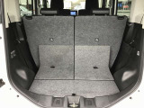 トランクルーム!後ろのシートは片方ずつ倒せます。乗る人や積む荷物に応じてアレンジが可能ですので多彩に使えてとても便利です。