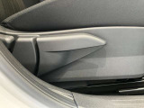 運転席はご自身の適切な運転ポジションへ移動可能なラチェットが付いております。