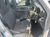 運転席まわりです。実際に座ってみて、乗り心地を体験してみてください,視界も良好です