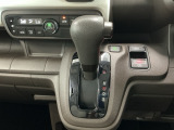 オートマチックシフトレバーは、手になじみ操作しやすい形状で安全運転にもつながります♪