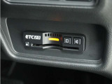 ◆ETC2.0装着◆進化したドライブ体験。料金収受システムだけだったETCが生まれ変わって、高速道路を賢く使うETC2.0に進化しました。多彩な情報サービスが便利で快適なドライブ体験を提供します。