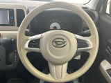 インテリアに合わせたデザインのステアリングは、運転される方のことも考え、運転しやすい形状、大きさです。是非一度、実際に触ってお確かめください。