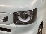 LEDヘッドライトは、点灯の瞬間から最大光量を発揮し、突然暗くなるトンネルなどでの安定感を高めます。