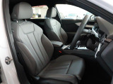 Audi車はどの車種も全てレザーハンドルです。そこにはAudiのこだわりがあり質感の高いレザーでしっかりと手に馴染み、高級感を演出します。