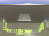 【ホンダセンシング】走行中に前方の車両等を認識し、衝突しそうな時は警報とブレーキで衝突回避と被害軽減をアシスト。より安全にドライブをお楽しみいただけます。
