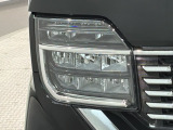 LEDヘッドライトは、点灯の瞬間から最大光量を発揮し、突然暗くなるトンネルなどでの安定感を高めます。